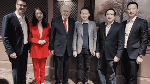 Warren Buffett encontra-se com pessoas cripto